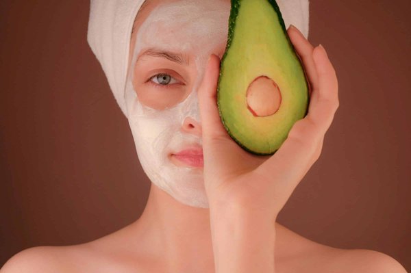 Quels sont les bienfaits d'un masque capillaire à l'avocat pour cheveux crépus?
